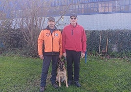 Luis Bachiller con su perro Zortzi y el juez eslovaco Roman Starman.