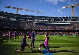 Lamine Yamal en el entrenamiento de la pasada semana en el Camp Nou.