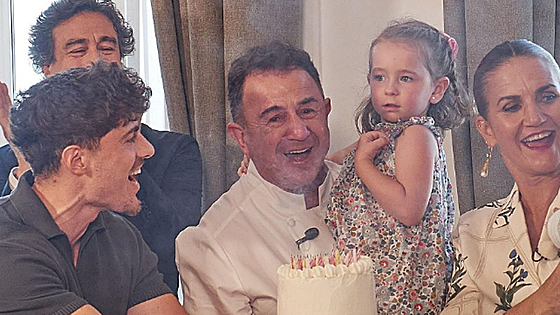 La emoción de Martin Berasategi en el homenaje de 'MasterChef Celebrity' en San Sebastián