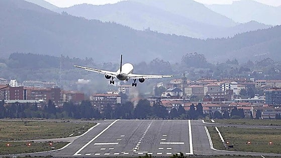 Loiu es el rey de los aeropuertos del norte en su 25 aniversario