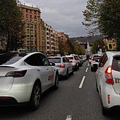 Importantes atascos en los principales accesos a Bilbao por la protesta de los taxistas contra Uber y Cabify