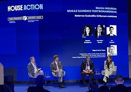 Los tres alcaldes en la mesa redonda moderada por el viceconsejero Miguel de los Toyos.