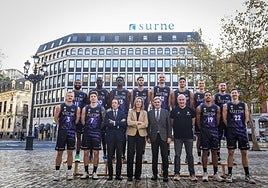 Foto de familia tomada este miércoles en el Arenal.