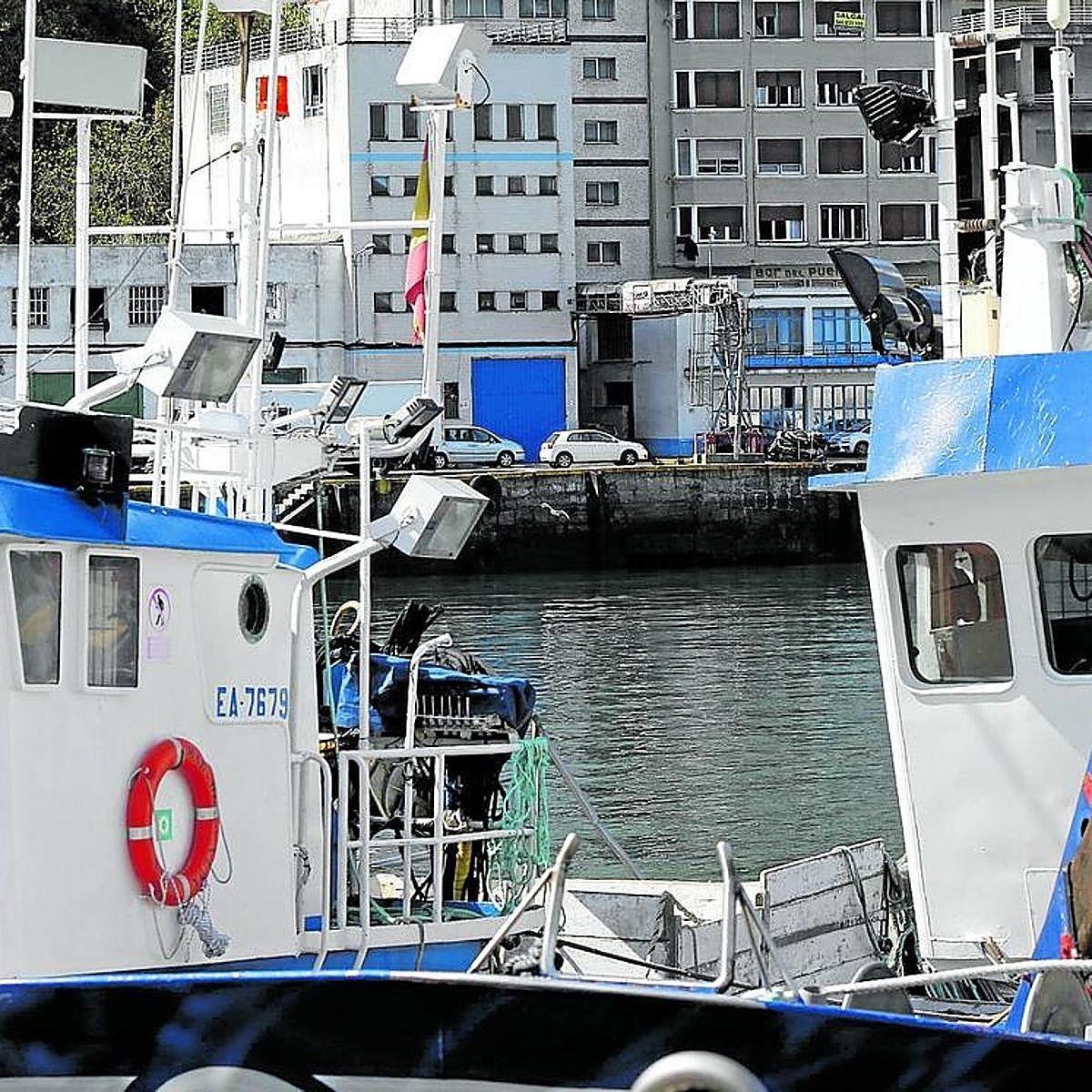 La vieja fábrica de hielo del puerto de Ondarroa seguirá aún operativa.