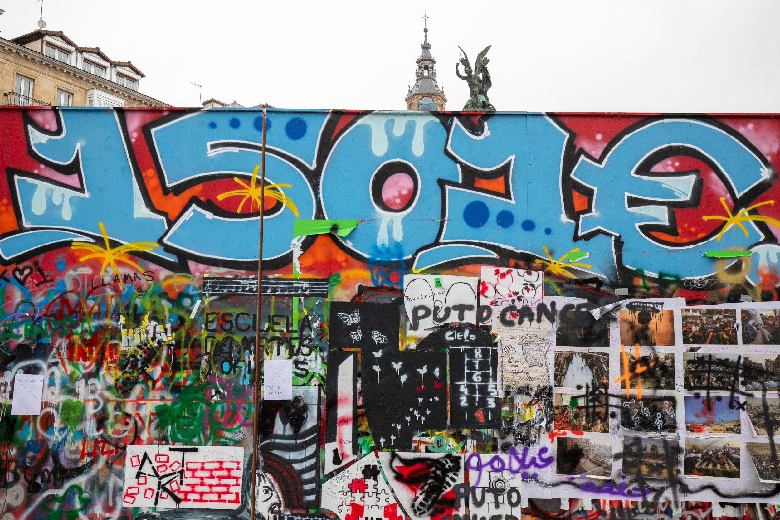 Estos son los grafitis del muro rojo de Vitoria