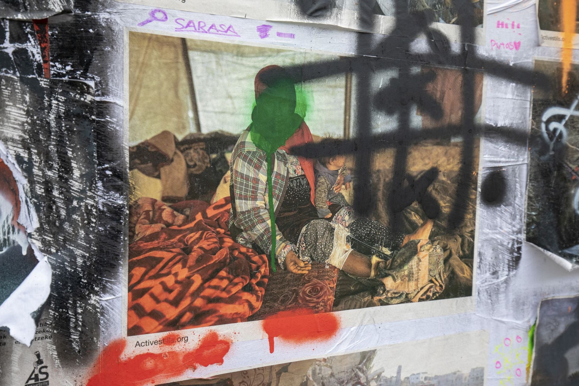 Estos son los grafitis del muro rojo de Vitoria