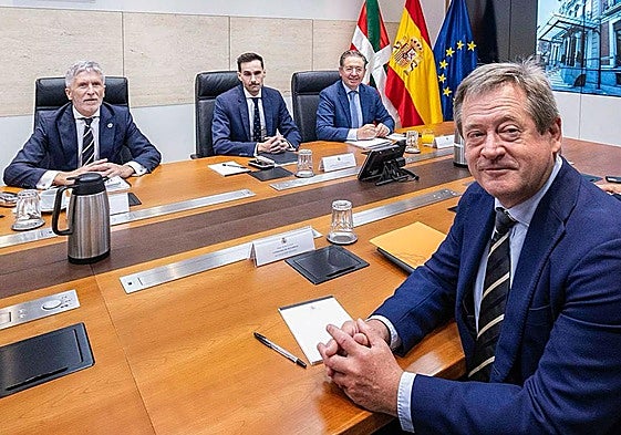 Marlaska cuestiona la decisión de la Ertzaintza de publicar el origen de los detenidos: «No sirve para prevenir delitos»