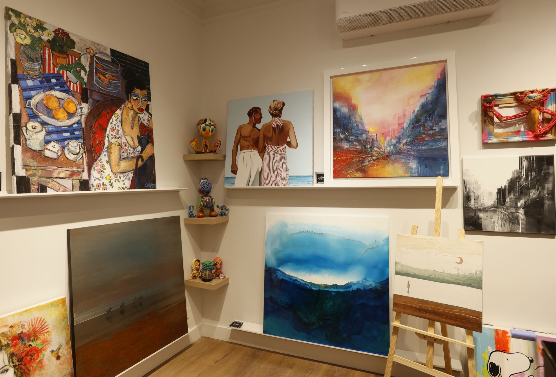 Por amor al arte: un matrimonio abre una tienda en el Casco Viejo con obras originales desde 115 euros