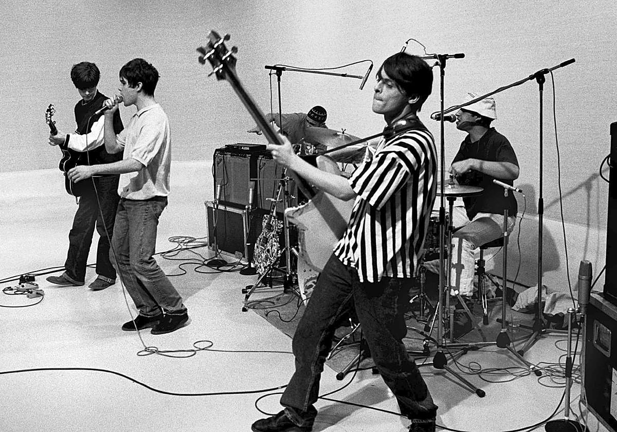 Muere 'Mani' Mounfield, legendario bajista de The Stone Roses y Primal ...
