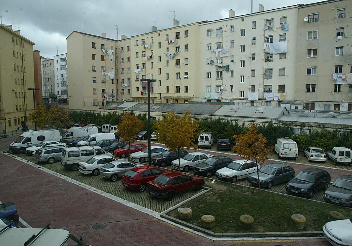 El parking interior del centro cívico Aldabe es uno de los puntos donde aumentará la iluminación.