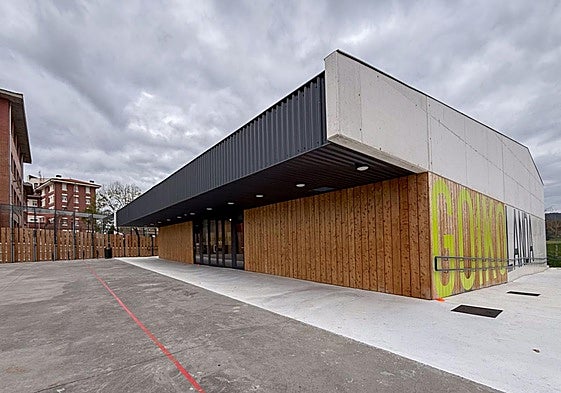El edificio del nuevo gimnasio de la Ikastola Goikolanda.
