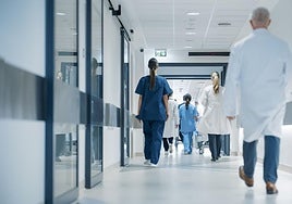 «Más de un paciente me ha tocado el culo cuando me acercaba a su cama»