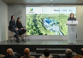 Etxanobe, durante la presentación de la planta