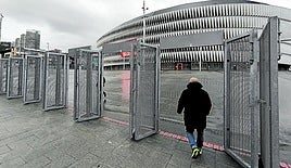 El entorno de San Mamés ha comenzado a vallarse de cara al partido del 10 de diciembre ante el PSG.