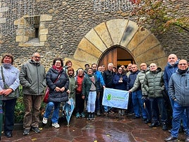 El artista Jon Alberdi elaboró una escultura para representar el galardón.