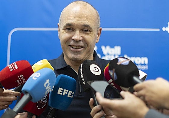 La empresa de Iniesta consigue la licencia del equipo ciclista israelí boicoteado en la Vuelta