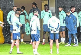 Txingurri confía en sacar adelante el partido ante el Barça: «Según pasa el tiempo los equipos saben cómo combatirles»