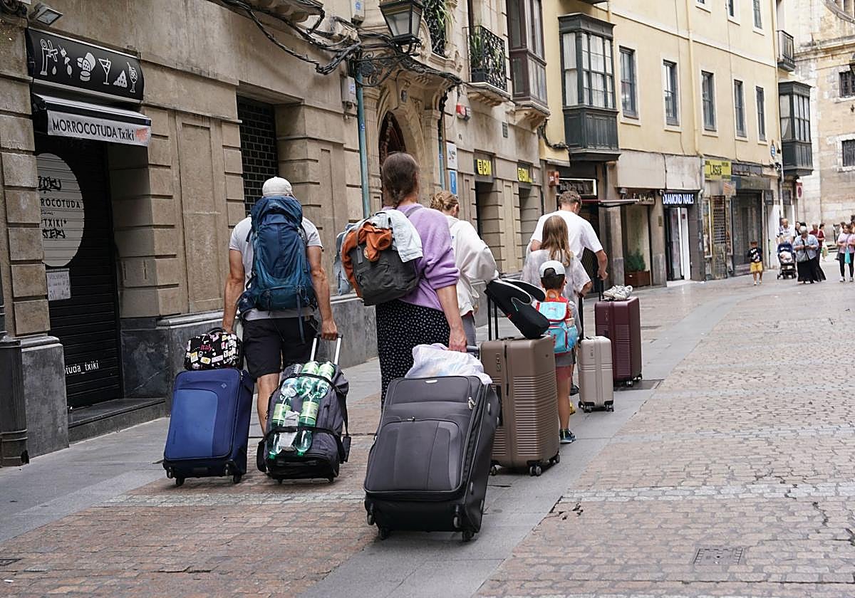 La media de edad de quienes abandonaron Euskadi se situó en 37,4 años.