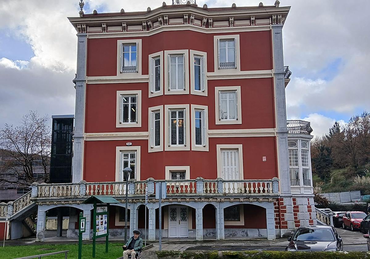 Imagen de la sede del Ayuntamiento de la localidad encartada.