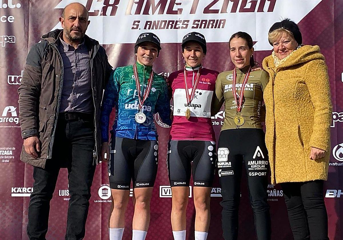 Naiara Sáez de Jauregi, la alavesa que más brilla sobre la nieve en el ciclocross de Amézaga