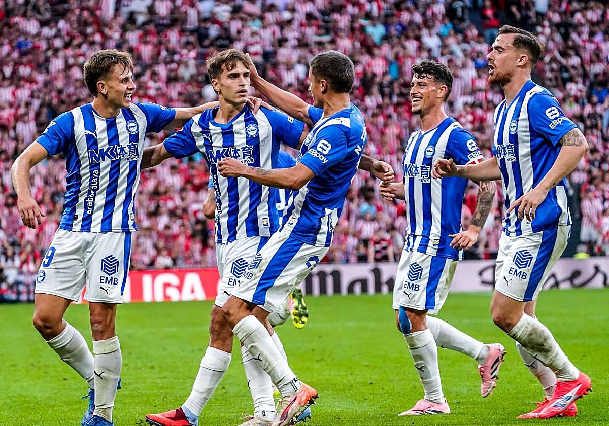 Los albiazules celebran el gol de la victoria contra el Athletic, llegado tras el parón de septiembre.