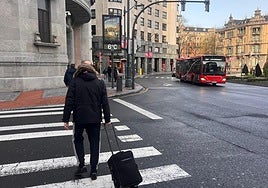 Un termómetro este sábado en la Plaza Moyua, en Bilbao.