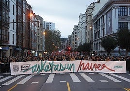 EH Bildu reúne en Bilbao a miles de manifestantes «contra el fascismo»