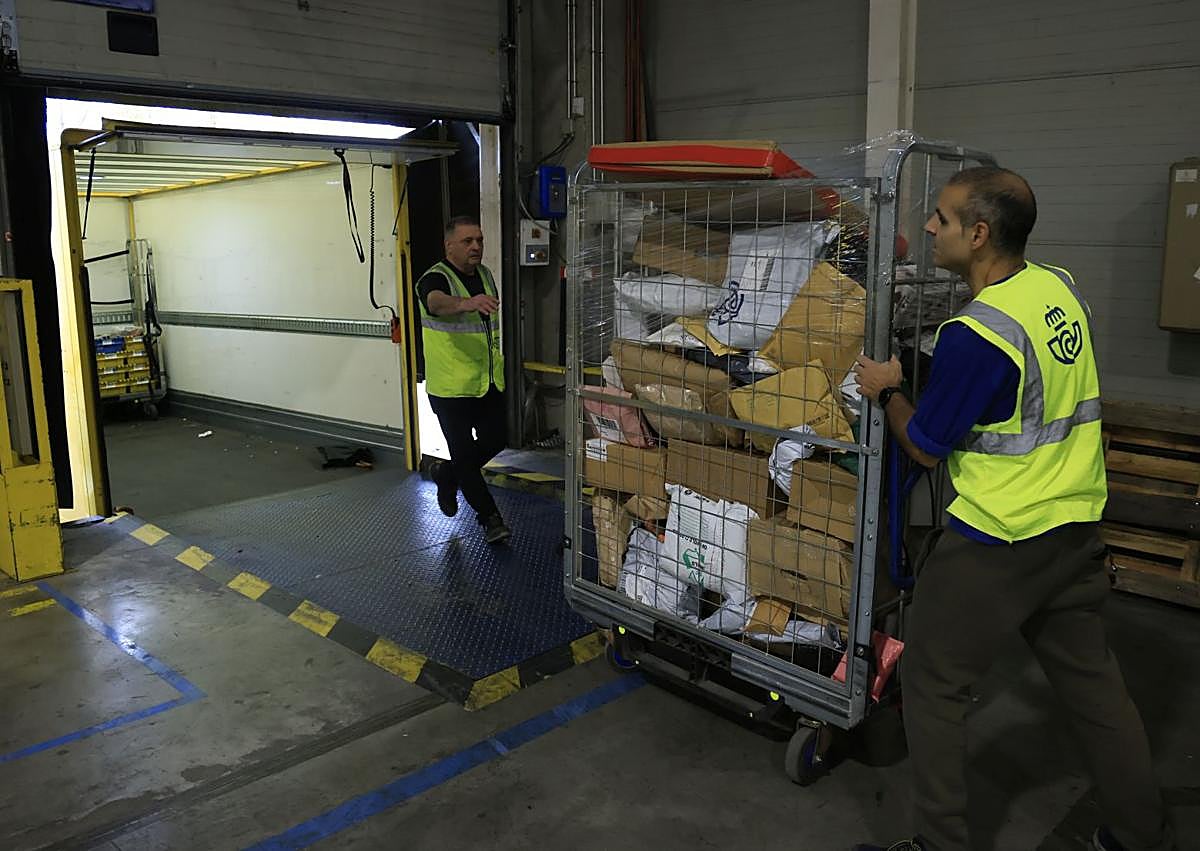 Imagen secundaria 1 - Dos momentos del proceso y detalle del escáner de la SCP. 