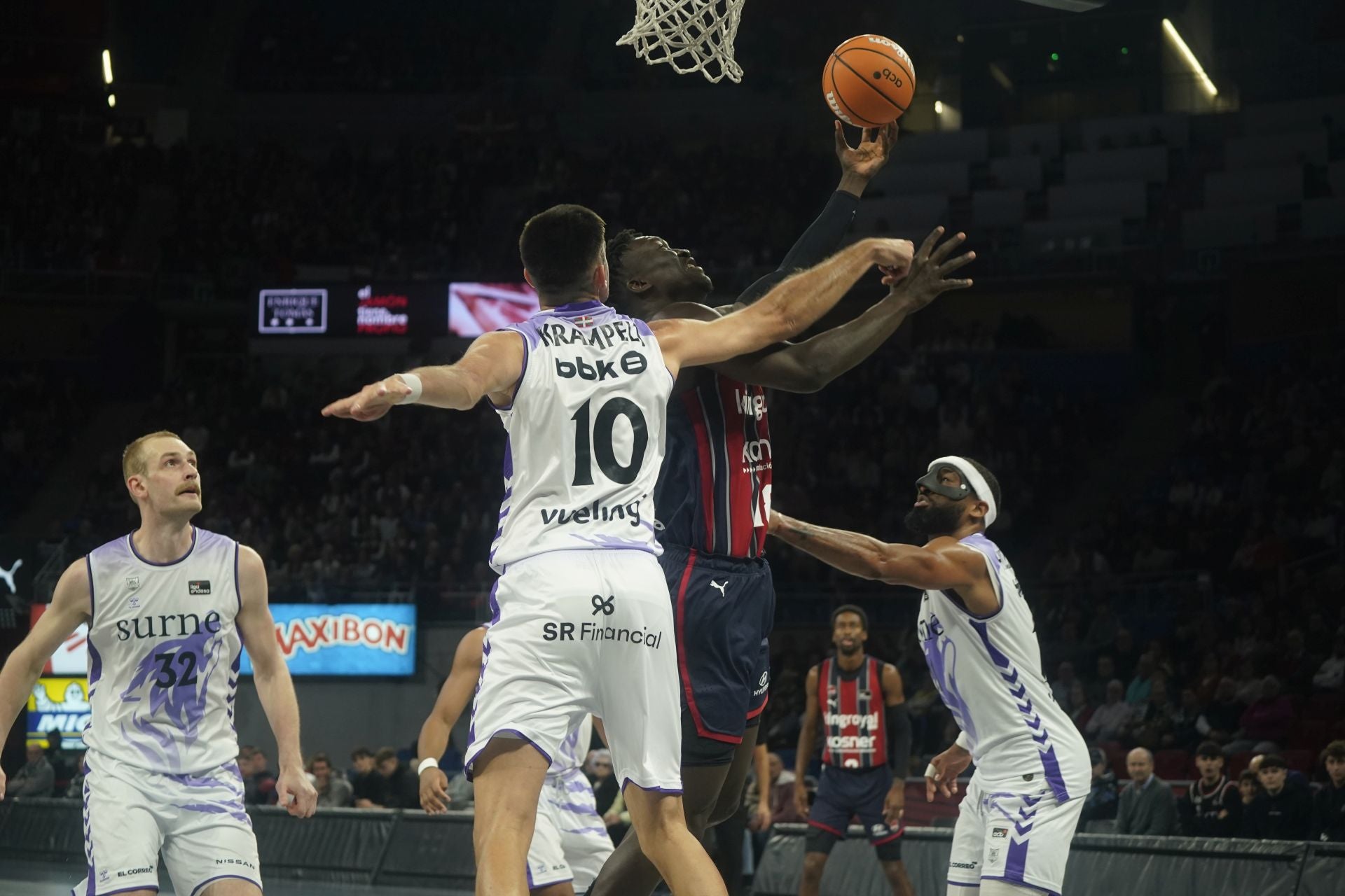 El derbi entre el Baskonia y Surne Bilbao, en fotos