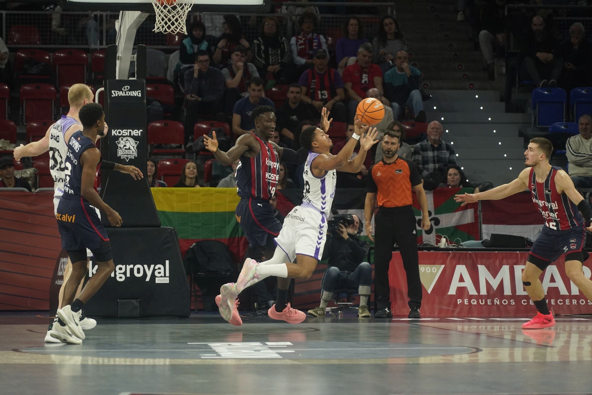 El derbi entre el Baskonia y Surne Bilbao, en fotos
