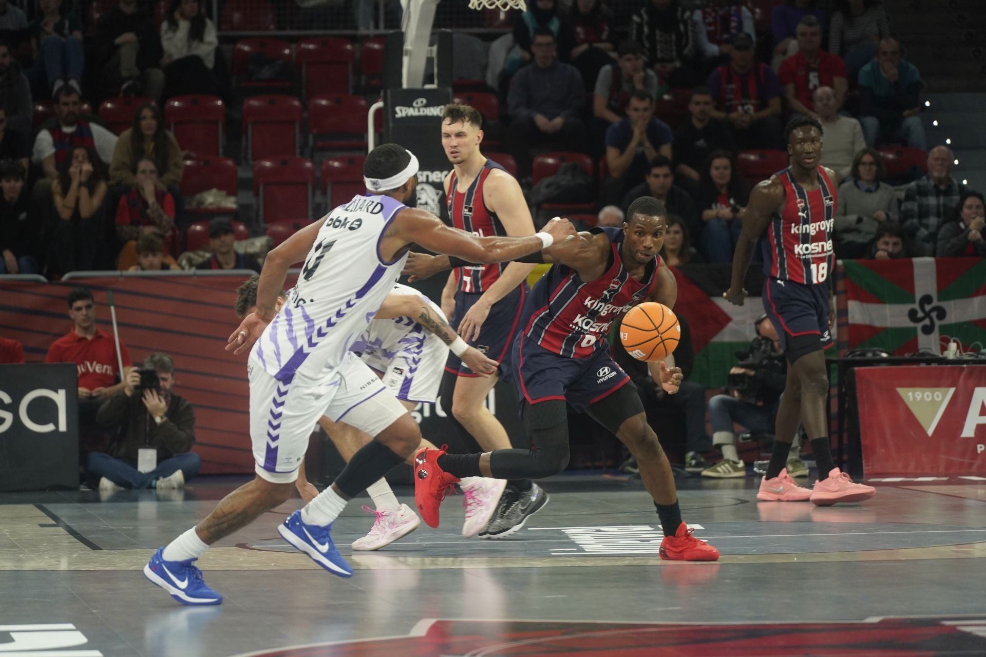 El derbi entre el Baskonia y Surne Bilbao, en fotos