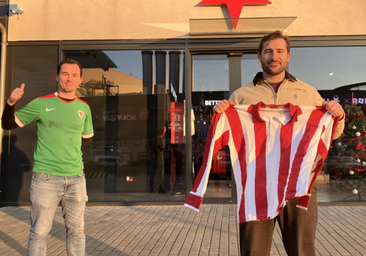 Los rojiblancos que viven en Praga: «El Athletic da visibilidad a los vascos»