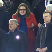 ¿Qué es la extraña luz que sale de la chaqueta de Laporta?