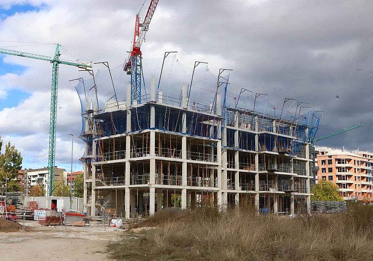 La oferta real de viviendas nuevas terminadas alcanza unas 108.000 anuales.