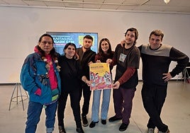 El músico peruano, Roberto Anawari, la organizadora del festival, Orsola Casagrande, el artista kurdo, Seyidxan Sevinc, la concejala de Igualdad, Amets Iturbe, el músico italiano Riccardo Dalle Vedove y el artista vasco Azibar Terreros.