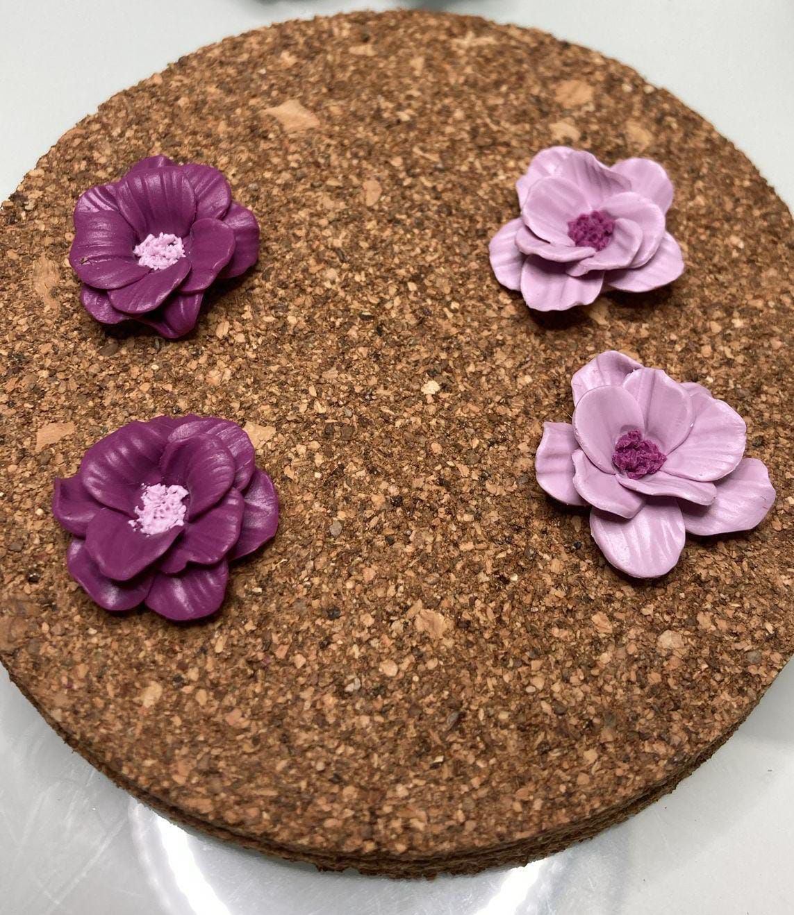 Pabús o cómo dos amigas bilbaínas crean pendientes únicos para conciliar su vida familiar