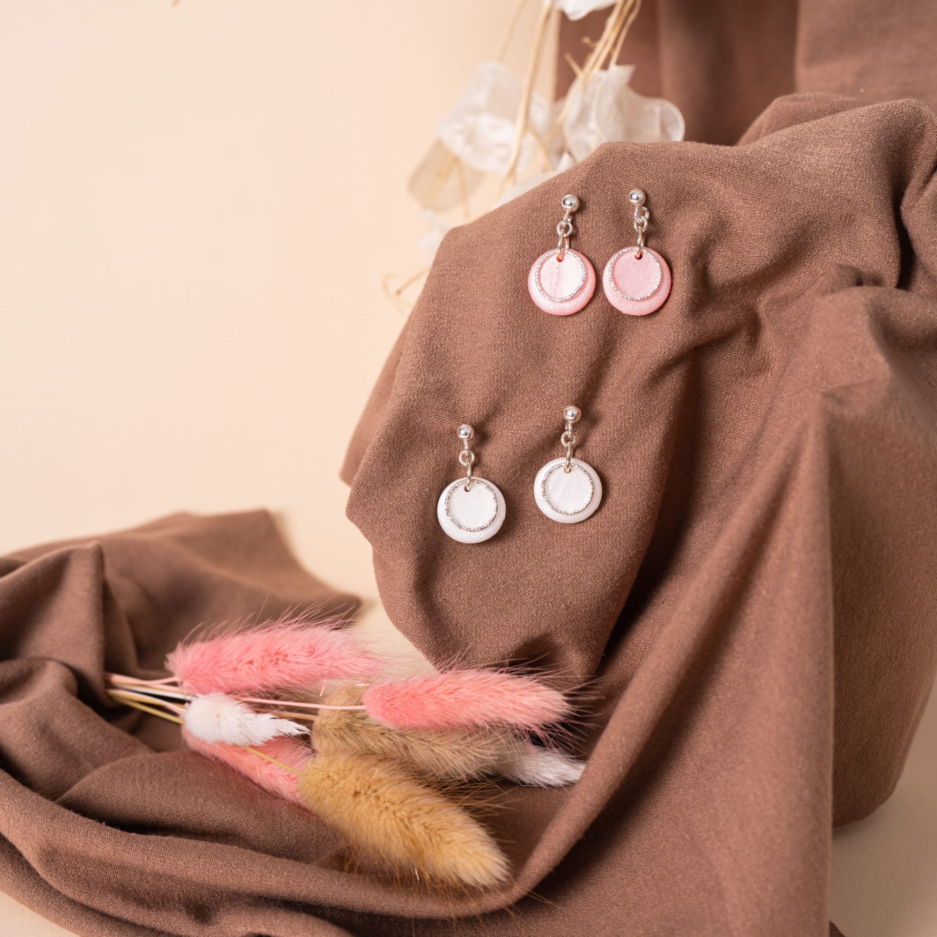 Pabús o cómo dos amigas bilbaínas crean pendientes únicos para conciliar su vida familiar