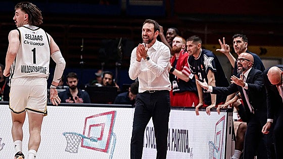 Ettore Messina dimite y el exbaskonista Peppe Poeta es el nuevo entrenador del Milán