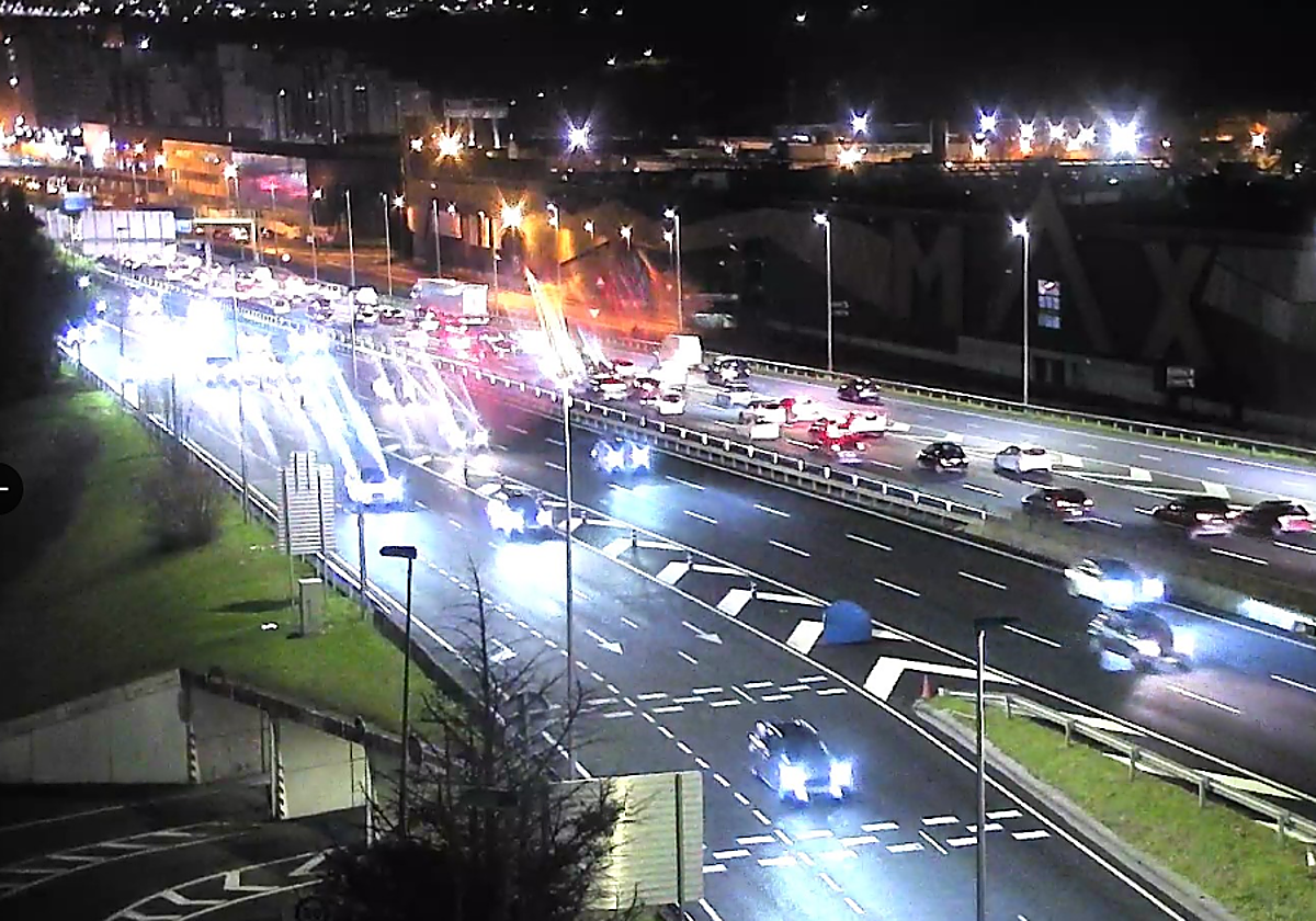 Dos heridos tras un choque entre tres vehículos en Rontegi, en sentido Barakaldo