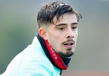 Nico Serrano no viaja a Praga por una sobrecarga y Valverde llama de nuevo a Hierro y Selton