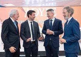 Mikel Etxebarria, vicepresidente de Adype, Oriol Aspachs, director de Economía Española de CaixaBank Research, Joseba Madariaga, director de Estudios de Laboral Kutxa y Jon Barrutia, catedrático de la Facultad de Economía y Empresa de la UPV/EHU.