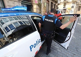 Fueron necesarias dos patrullas para reducir al agresor.