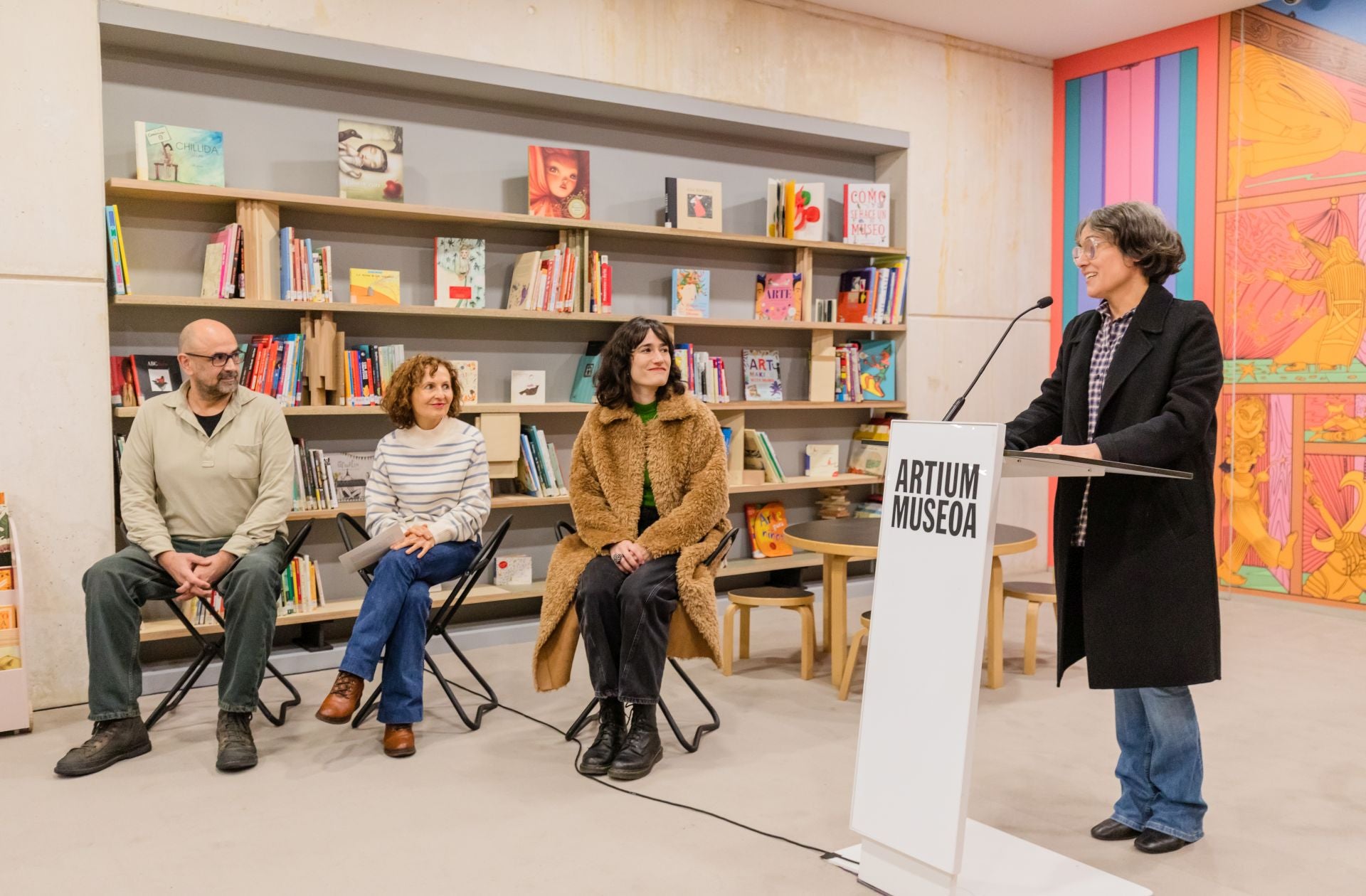 Los detalles del mural de la ilustradora Raisa Álava en Artium