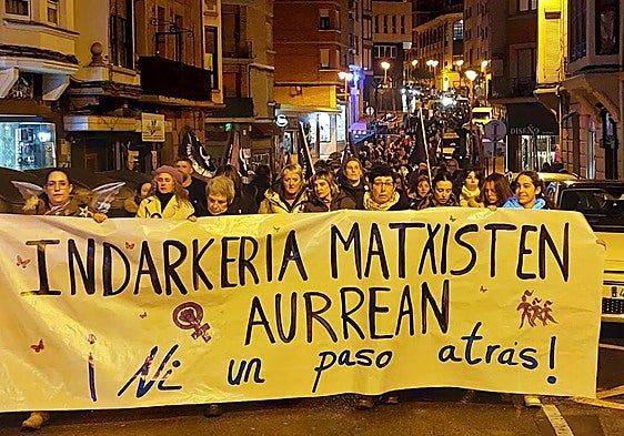Imagen de la celebración este martes de una marcha con motivo del 25N en Barakaldo.