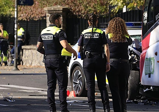 Policías locales en Vitoria.