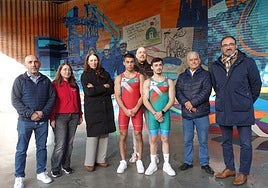 Representantes del Ayuntamiento de Barakaldo, la Diputación Foral de Bizkaia y el Club de Lucha Libre Munoa en la presentación de la VI Copa Maider Unda.