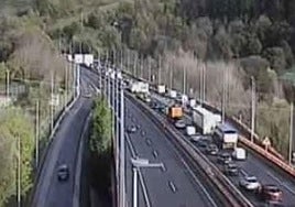 El corredor del Cadagua en Güeñes recupera la normalidad tras una hora cortado