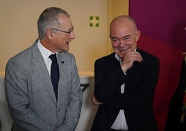 El rector, Joxerramon Bengoetxea, y el consejero, Pérez Iglesias, en un acto por la semana de la ciencia.