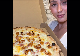 La pizza de croquetas viral que vende un restaurante de Bilbao: «Es súper cremosa»