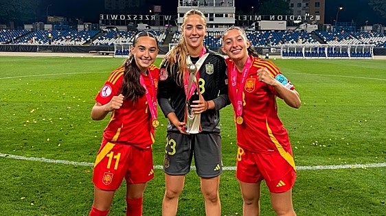 Las rojiblancas Vega y Gurtubay participan en la goleada a Islas Feroe (8-0) de la sub'19 dirigida por el ex del Athletic David Aznar